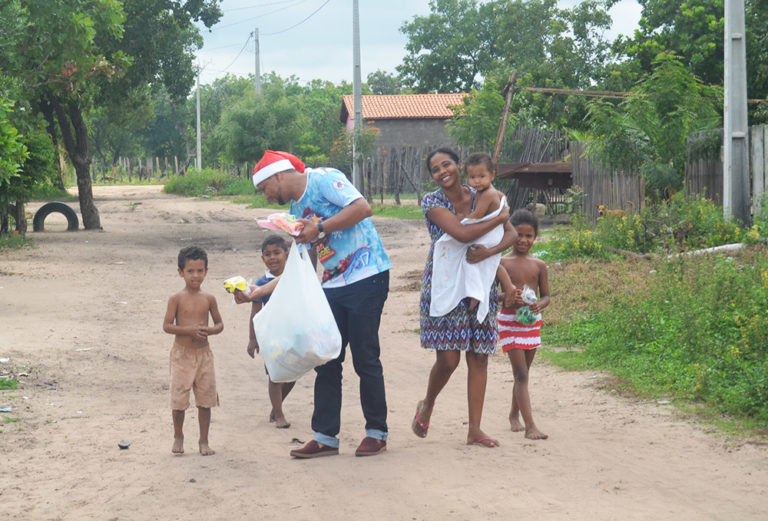 Mais um natal feliz: Campanha entrega cerca de 3 mil brinquedos a crianças carentes