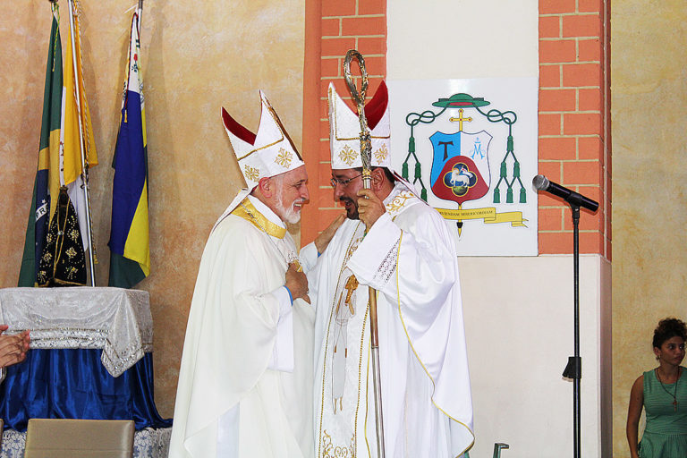 Dom Rubival toma posse como 8º Bispo da Diocese de Grajaú