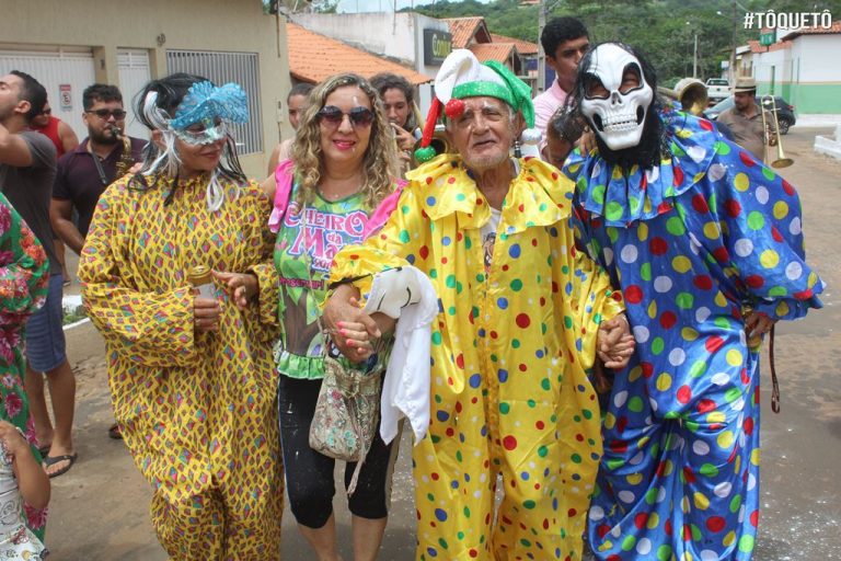Fofões, blocos e muita música na segunda noite da folia em Grajaú