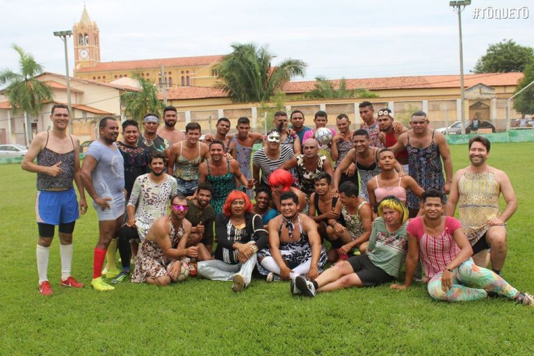 No carnaval da alegria tem Depravados e Futebol