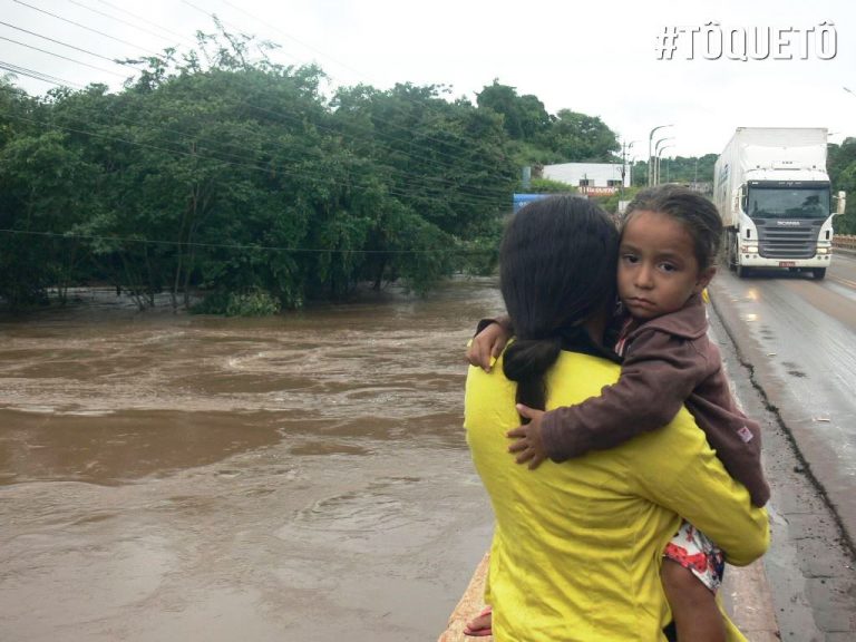 Enchente do rio Grajaú; Veja fotos da ponte de cimento na BR-226